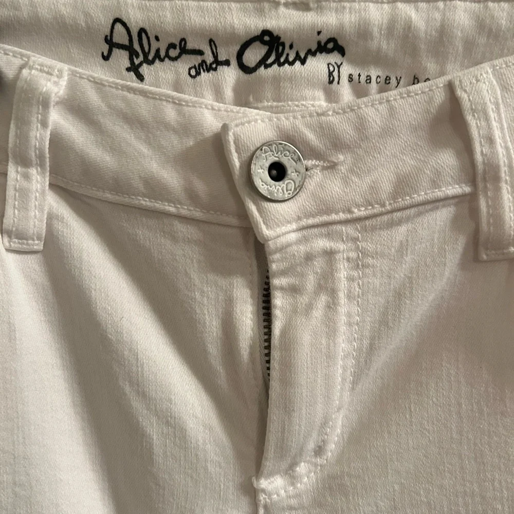 Alice + Olivia Crisp White Jeans Raw Hem Size 0 - Picture 2 of 6